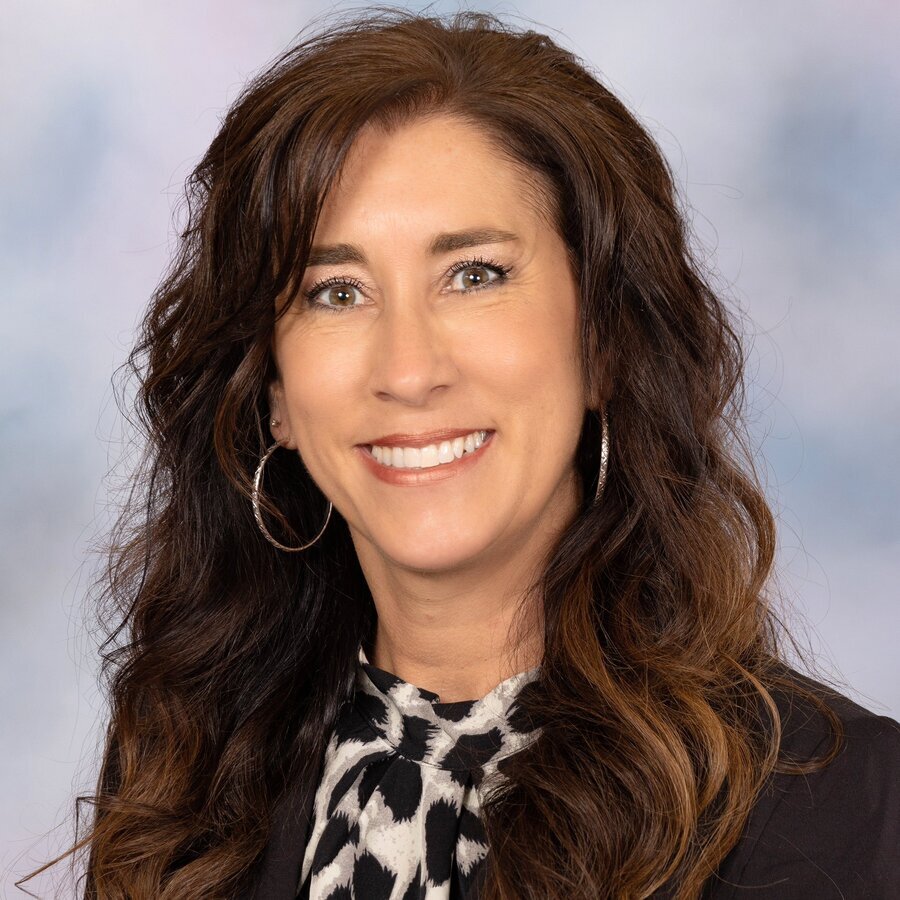 Real Estate Agent Dawn Robinson