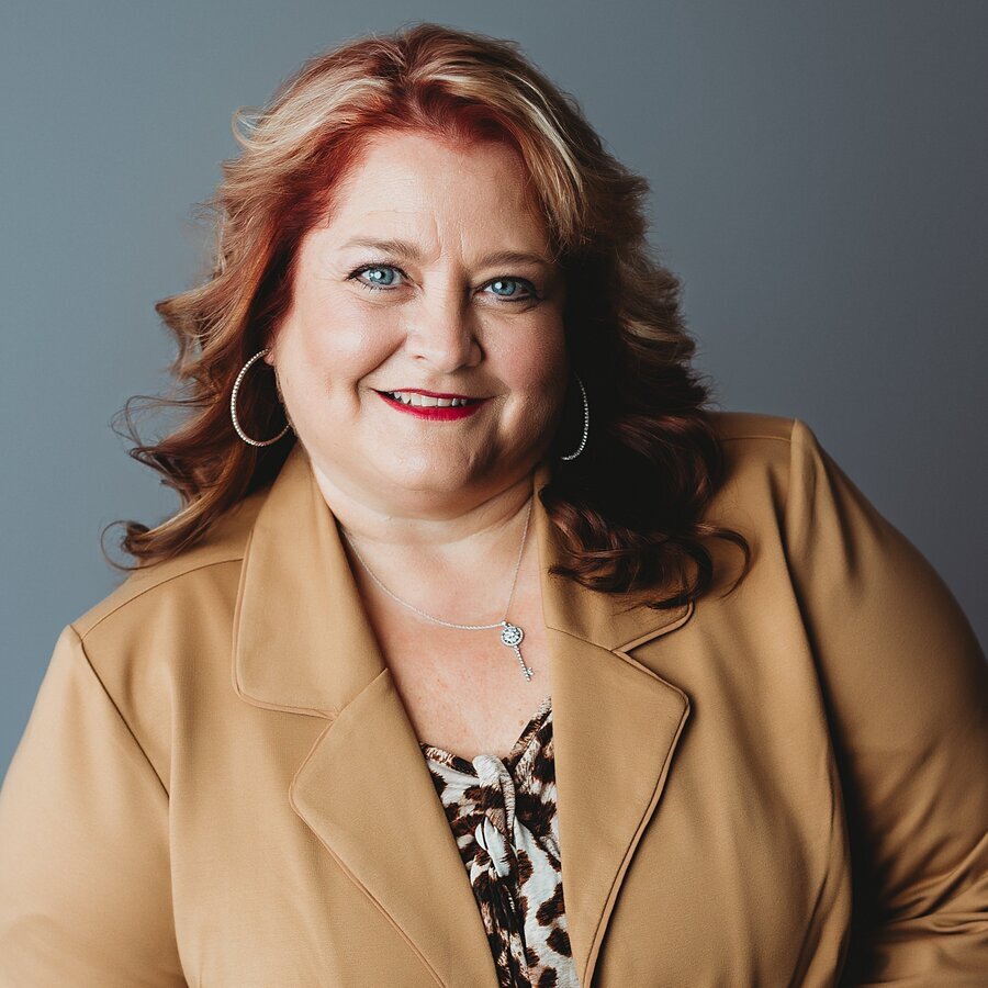 Real Estate Agent Kelly Hall