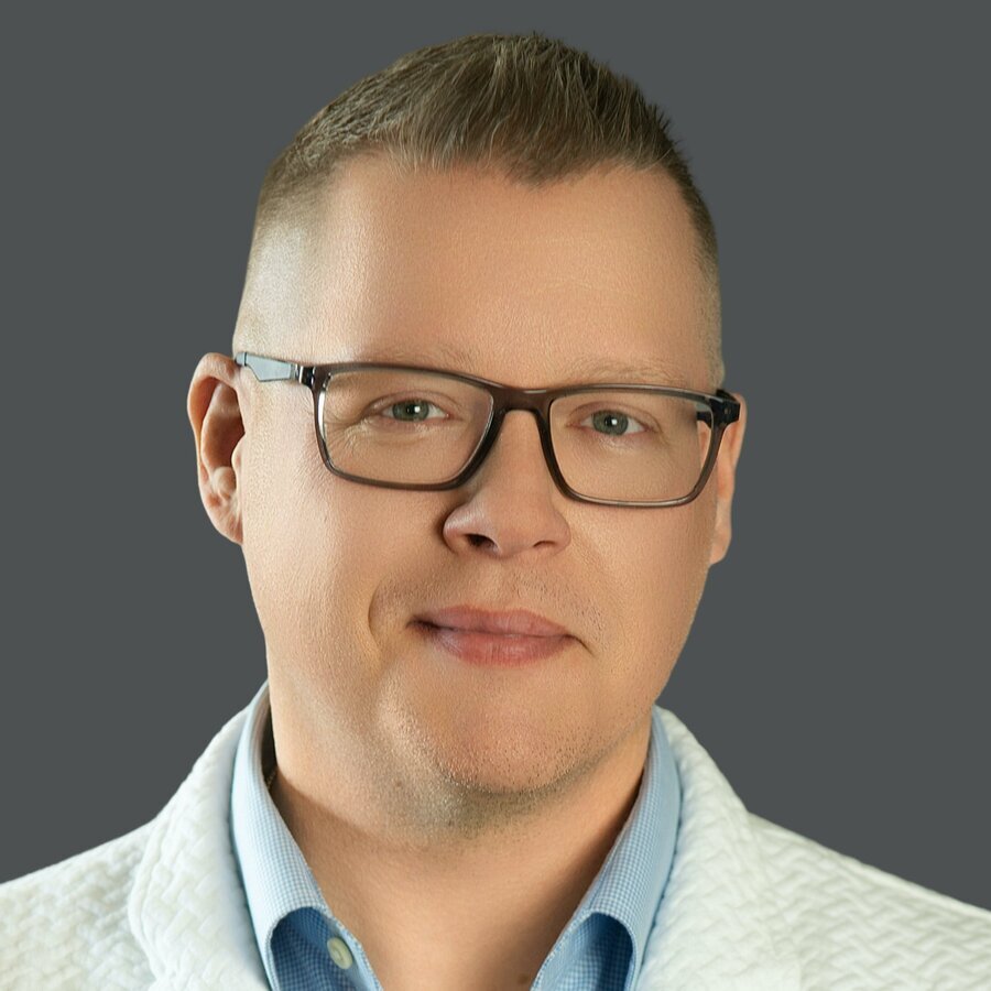 Real Estate Agent Stephen Aiken