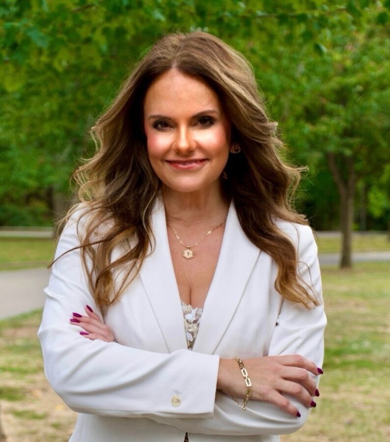 Real Estate Agent Tara Nelson
